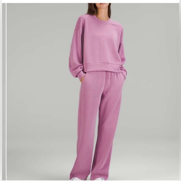 lululemon athletica Tops - 💓LULULEMON💓 PerfectlyOversized Cropped
Crew *Softstreme ---VELVET DUST